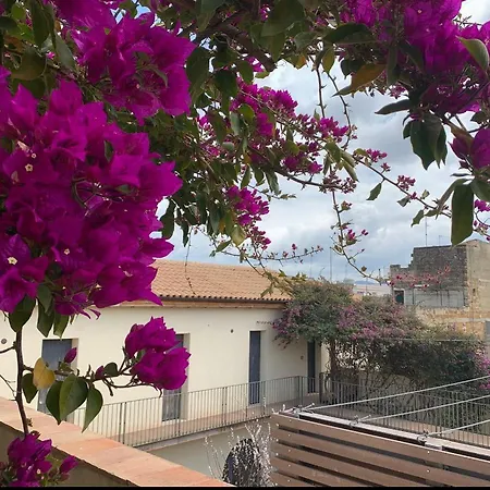 فندق مبيت وإفطار Maharia مينفي